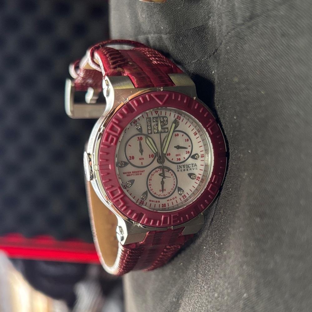 Invicta 10726 Ocean Reef – Quartz Watch, maroon Dial & Strap